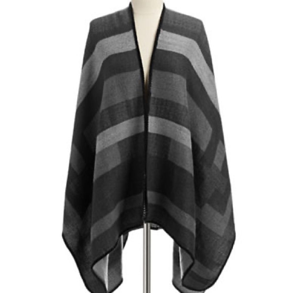 Lord & TaylorโColourblock Blanket Stitch Ruana-black/grey-one Size